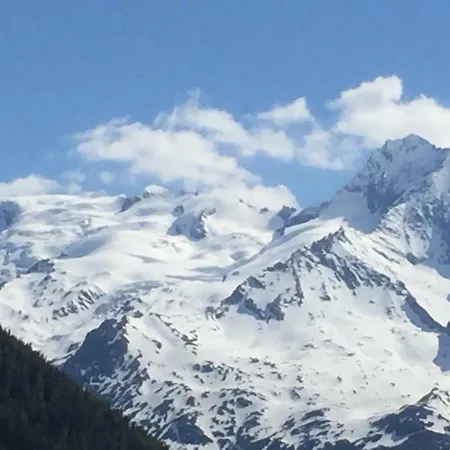 Le Rocher アパート *